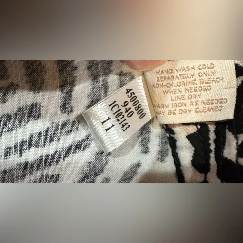 Chico’s Button-Up Black/White Snow leopard Print Artistic Jacket Size M - Picture 10 of 10